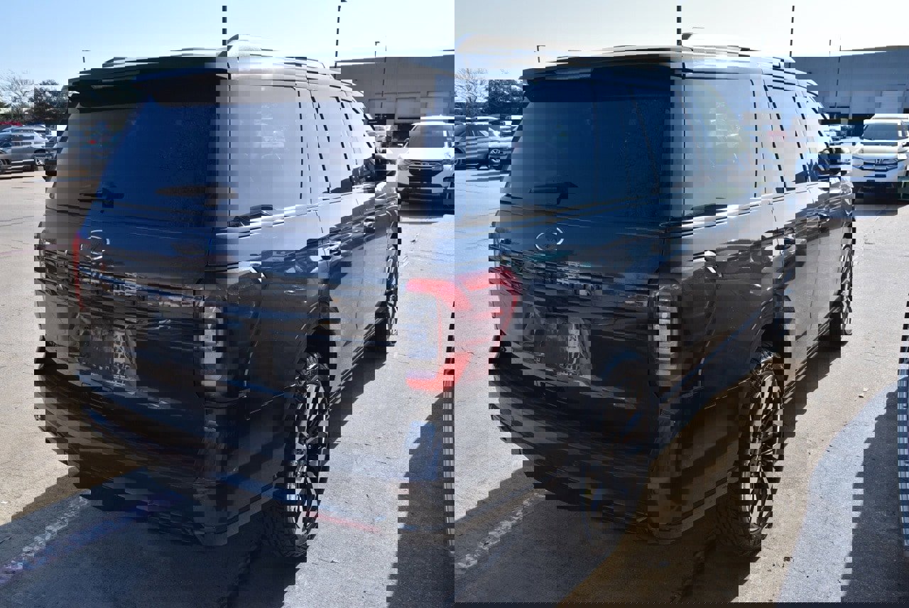 Used 2023 Ford Expedition Limited image 6