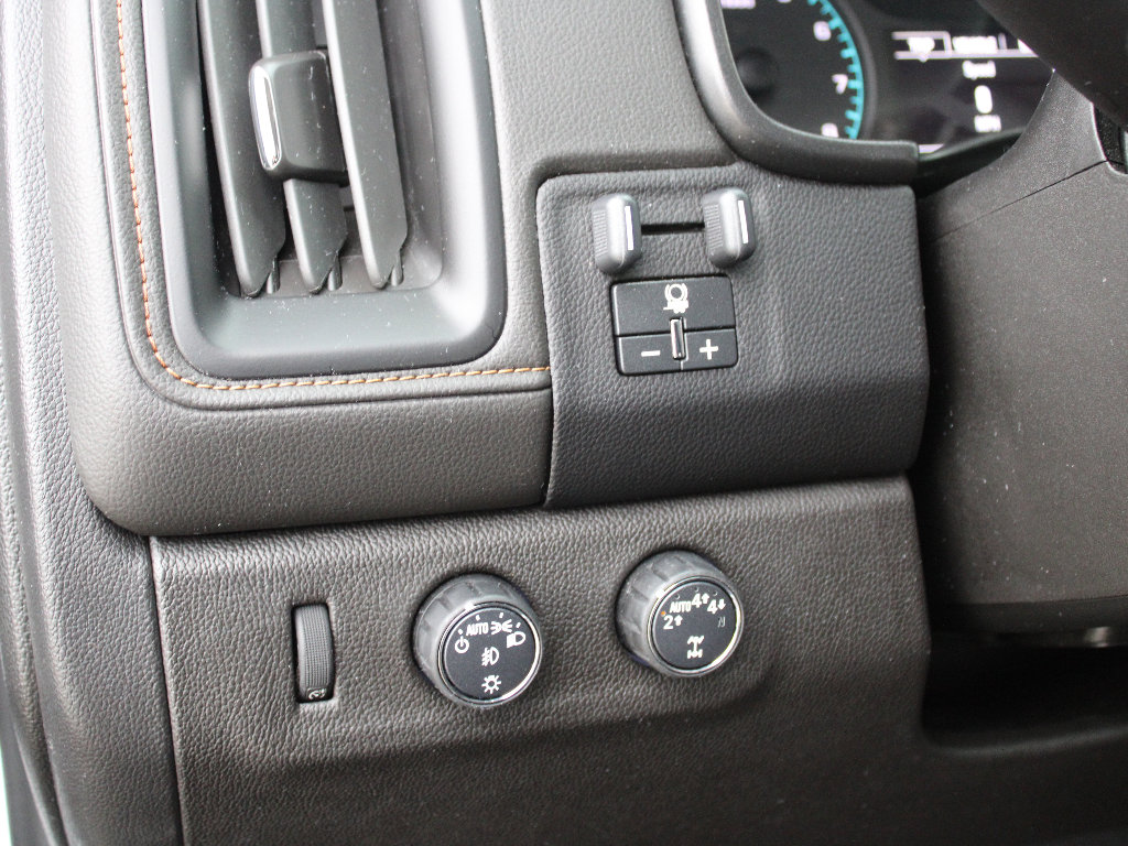 Used 2022 GMC Canyon AT4 w/ Trailering Package image 13