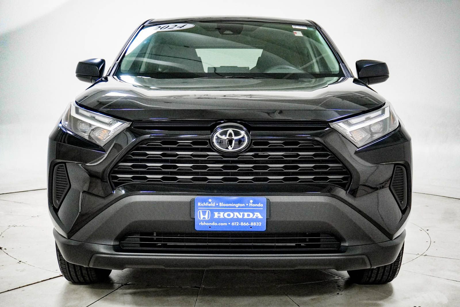 Used 2024 Toyota RAV4 LE AWD/4WD image 15