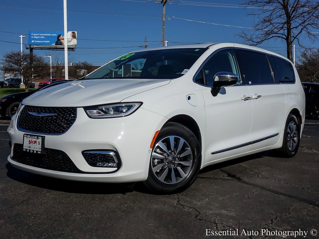 Used 2023 Chrysler Pacifica Limited image 2