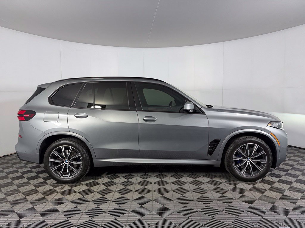Used 2024 BMW X5 sDrive40i w/ M Sport Package RWD image 3