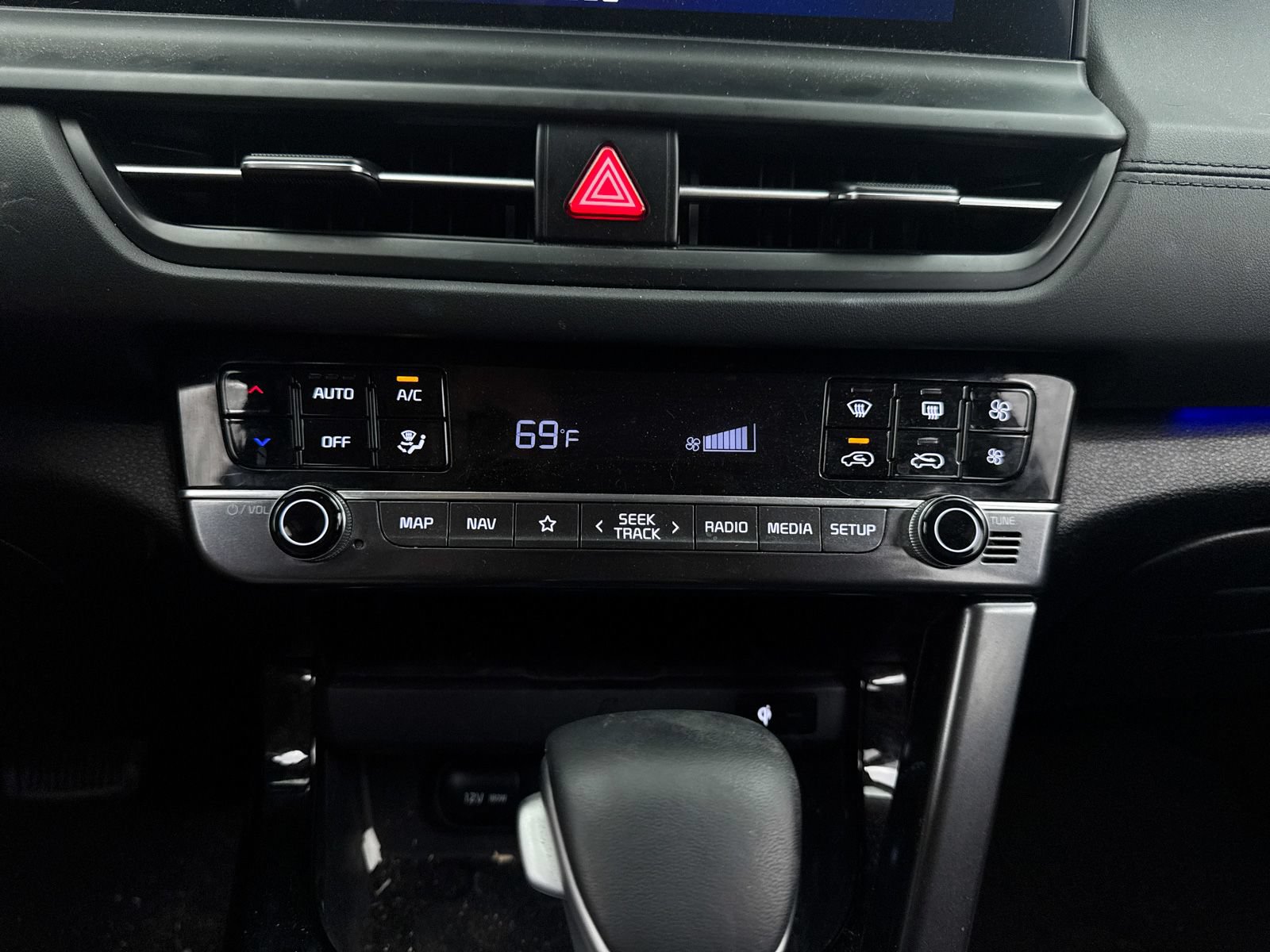 Certified 2024 Kia Seltos EX FWD image 24