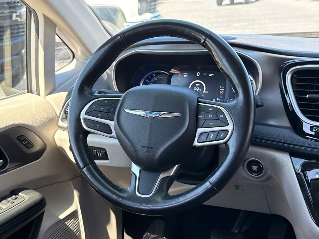 Used 2021 Chrysler Pacifica Touring-L image 20