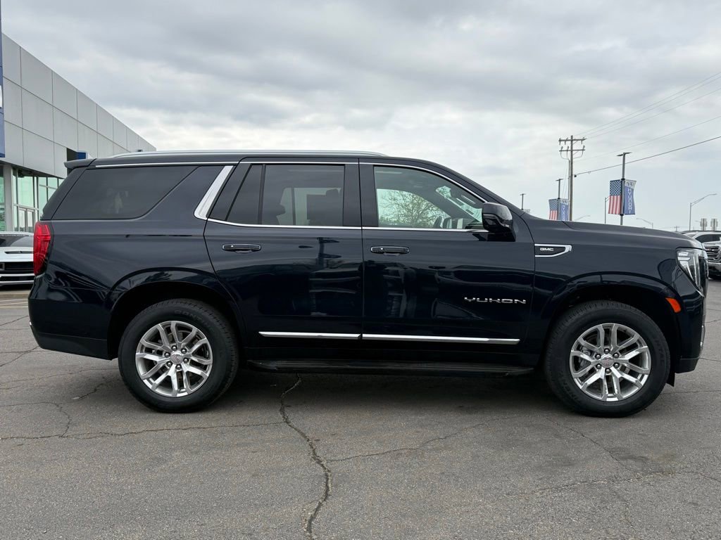 Used 2023 GMC Yukon SLT w/ SLT Premium Package image 8