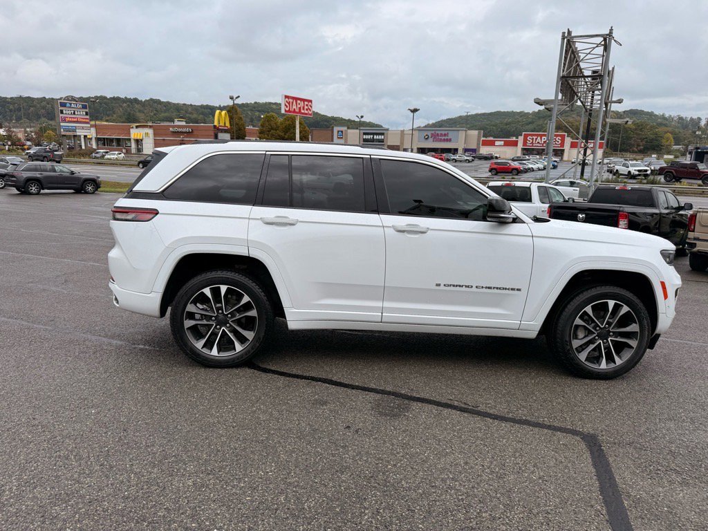 Used 2022 Jeep Grand Cherokee Overland w/ Luxury Tech Group IV image 7