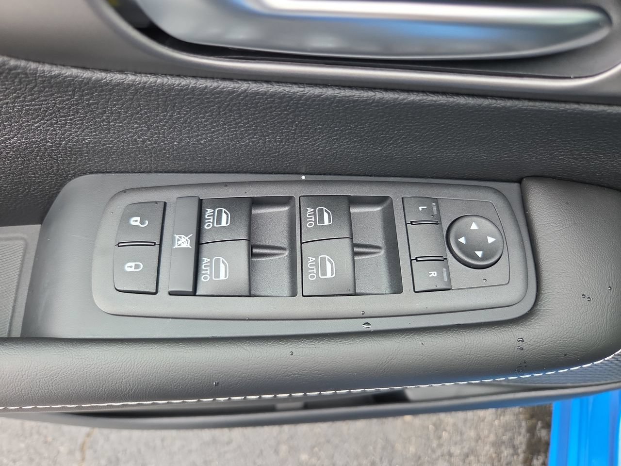 New 2027 Chrysler Pacifica Select w/ Family Tech Group FWD image 20