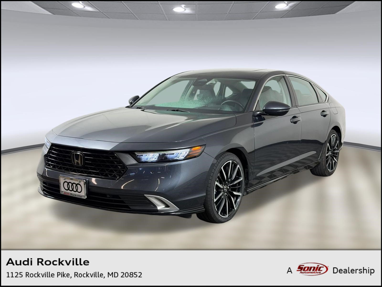 Used 2023 Honda Accord Touring image 1