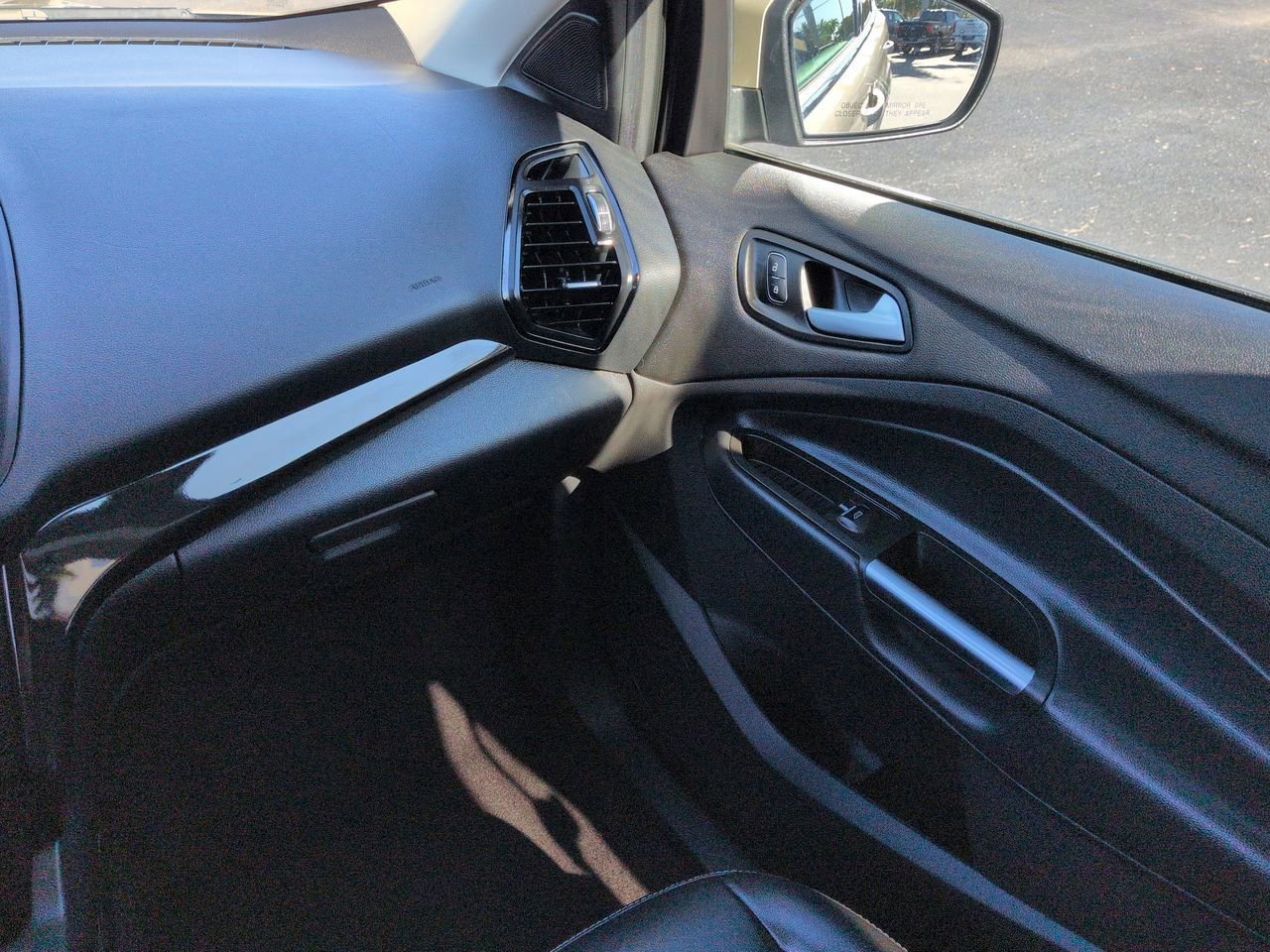 Used 2018 Ford Escape Titanium w/ Ford Safe & Smart Package AWD/4WD image 16