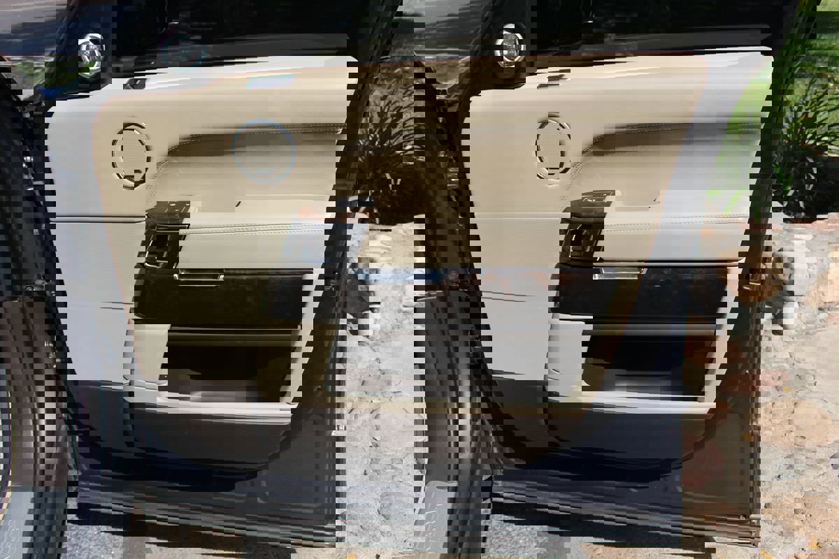 Used 2016 Land Rover Range Rover Supercharged AWD/4WD image 22