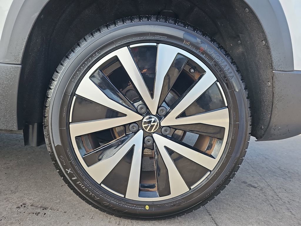 Used 2022 Volkswagen Taos SE w/ Panoramic Sunroof Package image 35