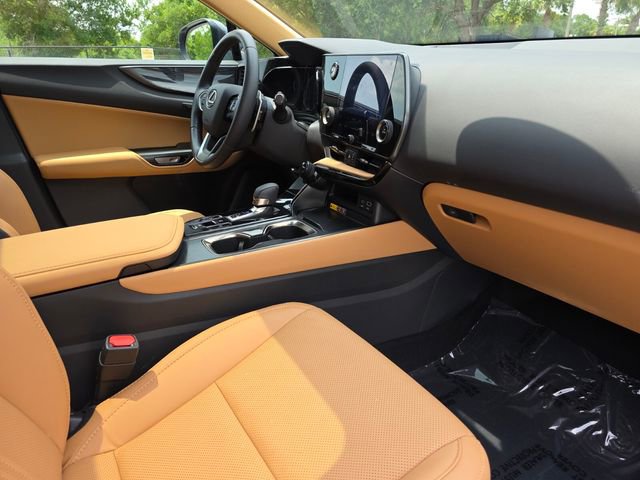 Used 2025 Lexus NX 250 FWD w/ Towing Package (2000 Lbs) image 9