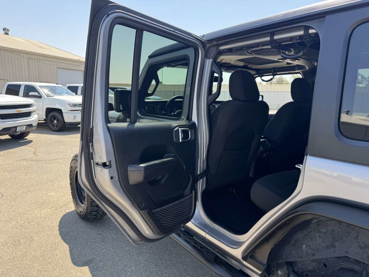 Used 2018 Jeep Wrangler Unlimited Sport S image 34