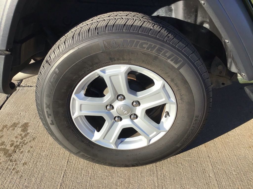 Used 2023 Jeep Wrangler Sport S image 28