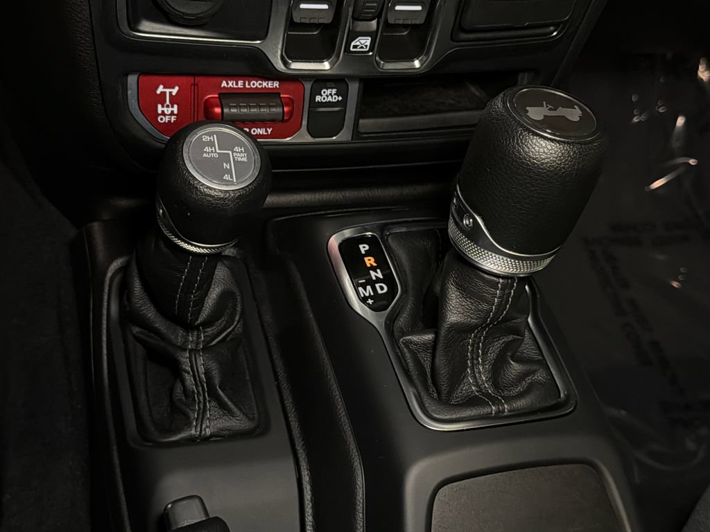 Used 2024 Jeep Wrangler Unlimited AWD/4WD image 32