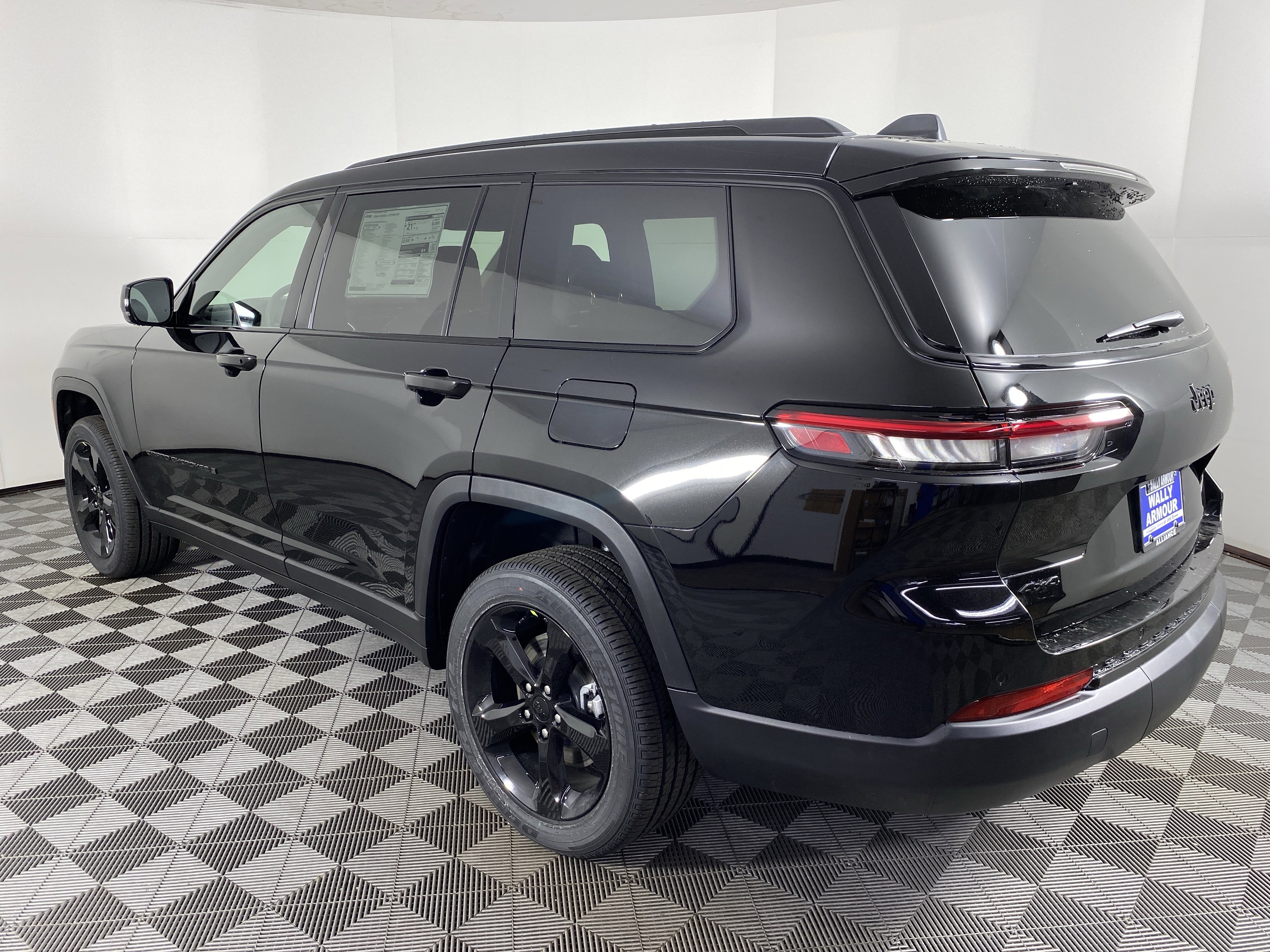 New 2025 Jeep Grand Cherokee L Altitude image 9