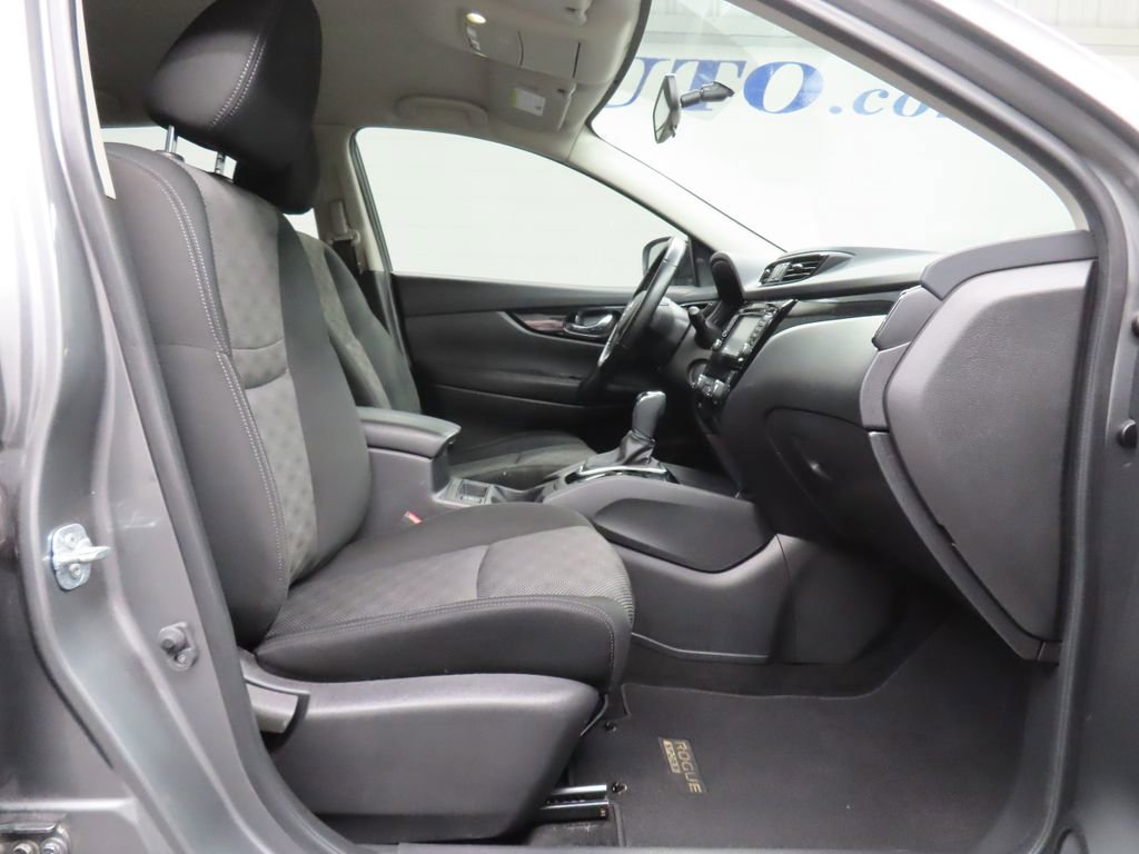 Used 2017 Nissan Rogue Sport SV w/ SV Premium Package AWD/4WD image 29