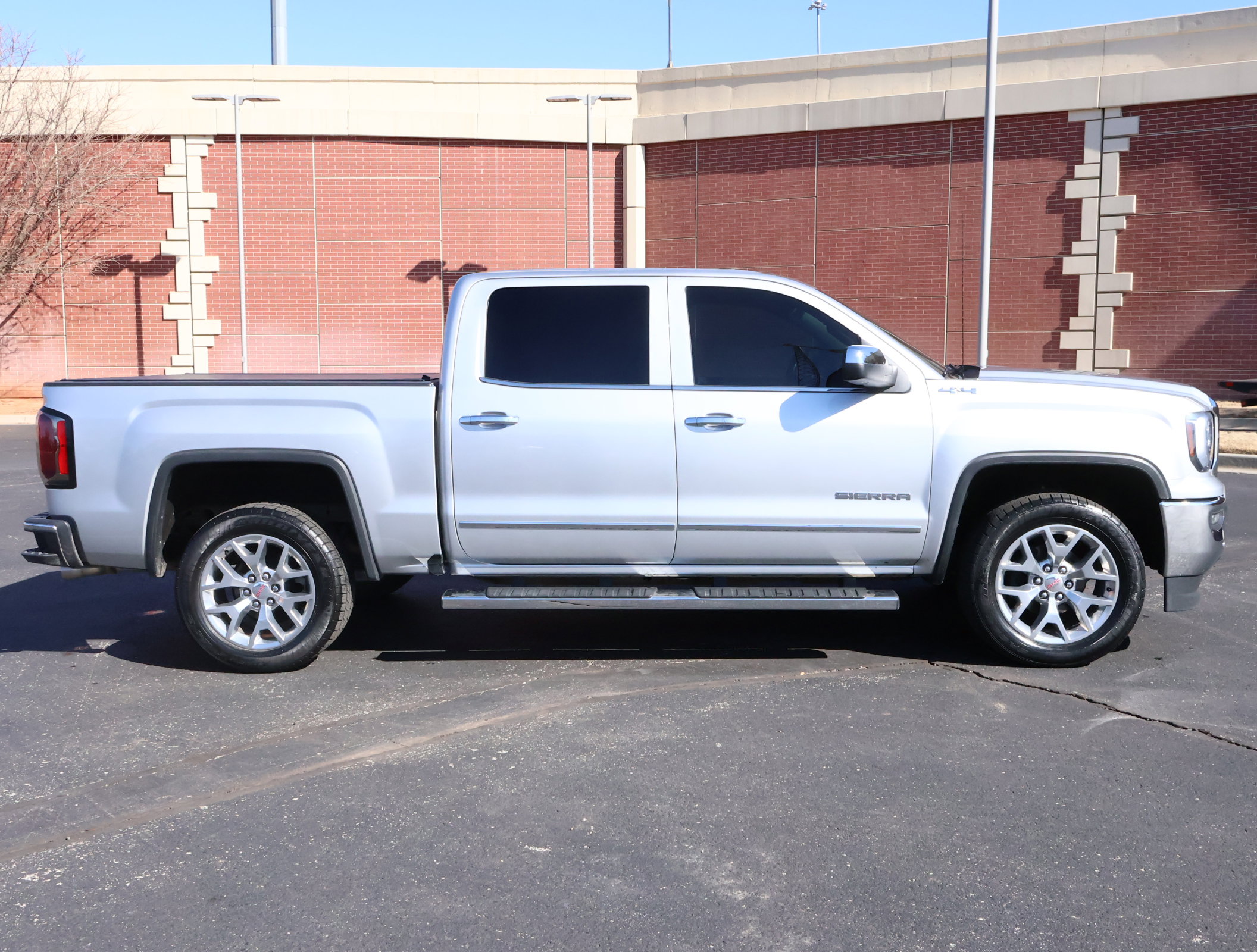 Used 2018 GMC Sierra 1500 SLT w/ SLT Premium Package image 32