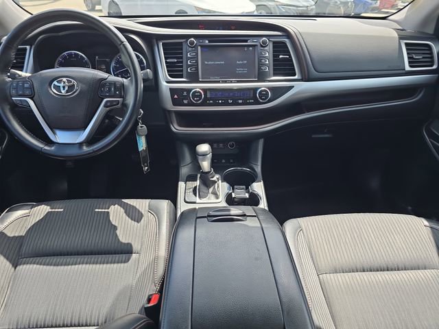 Used 2017 Toyota Highlander Plus AWD/4WD image 13