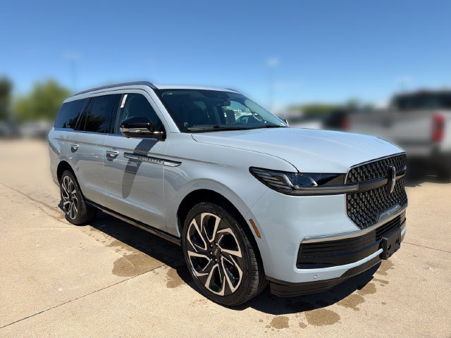 New 2026 Lincoln Navigator Reserve AWD/4WD image 3