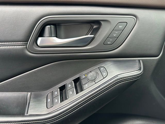 Used 2022 Nissan Rogue SL w/ SL Premium Package image 17