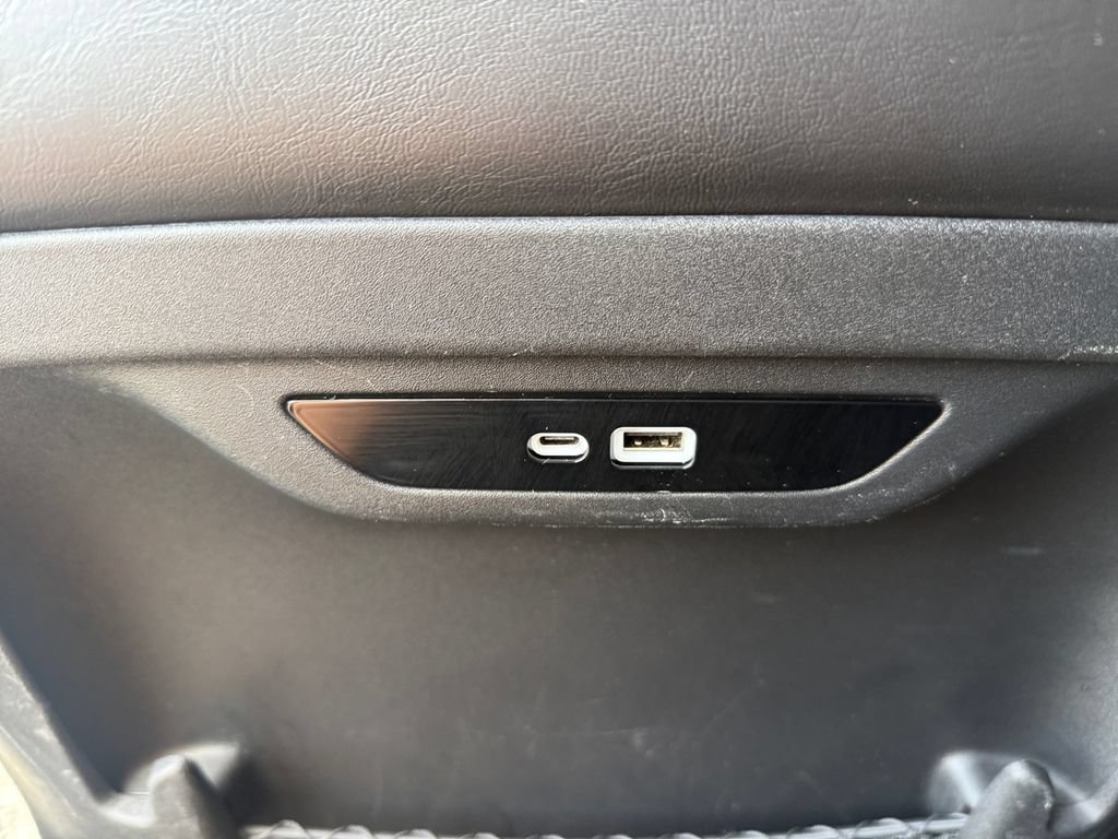 Used 2025 Chrysler Pacifica Select FWD image 28