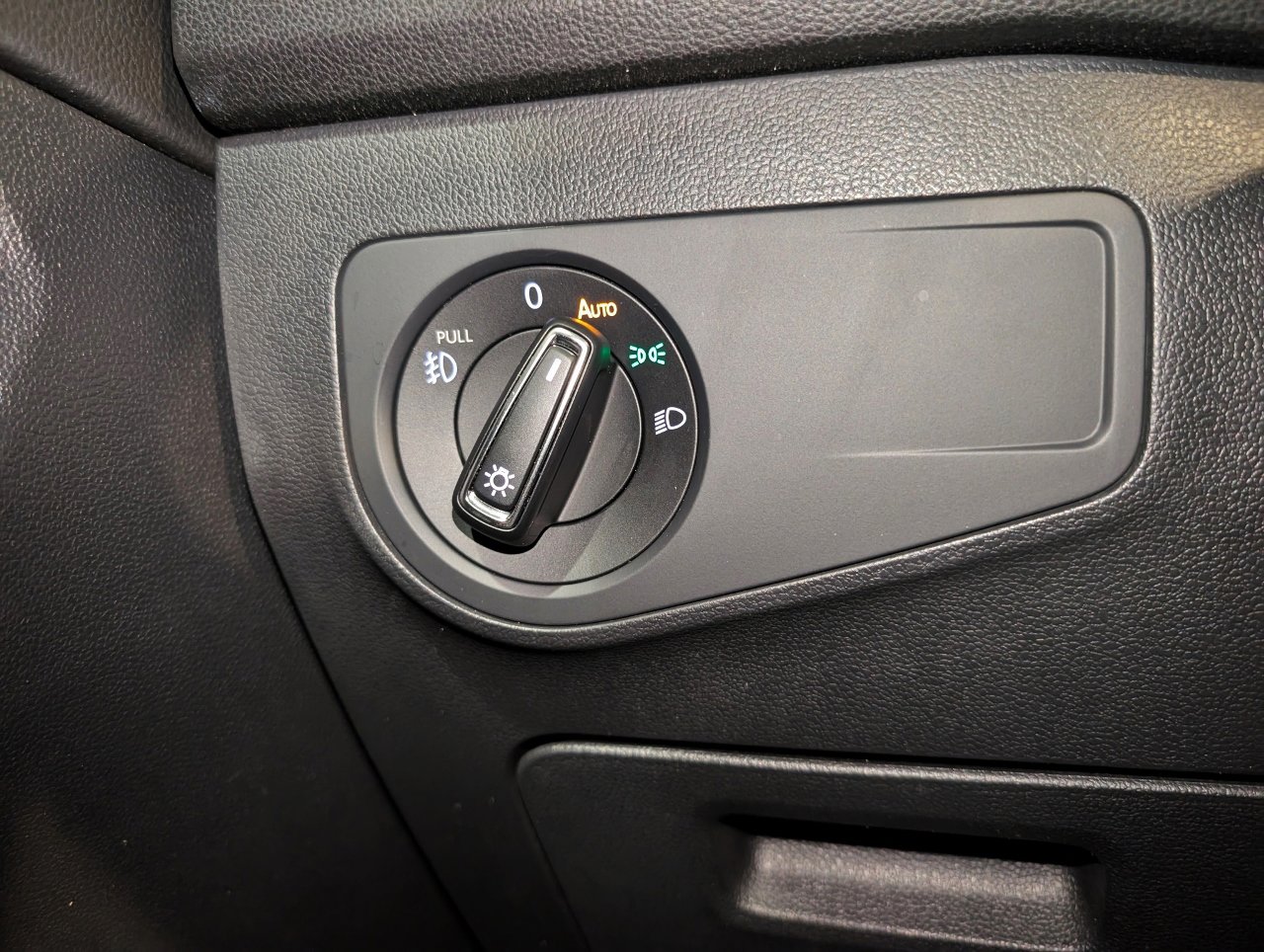 Used 2019 Volkswagen Tiguan SEL image 44