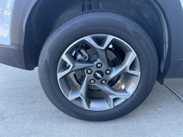 Used 2025 Chevrolet Trax LT FWD image 35