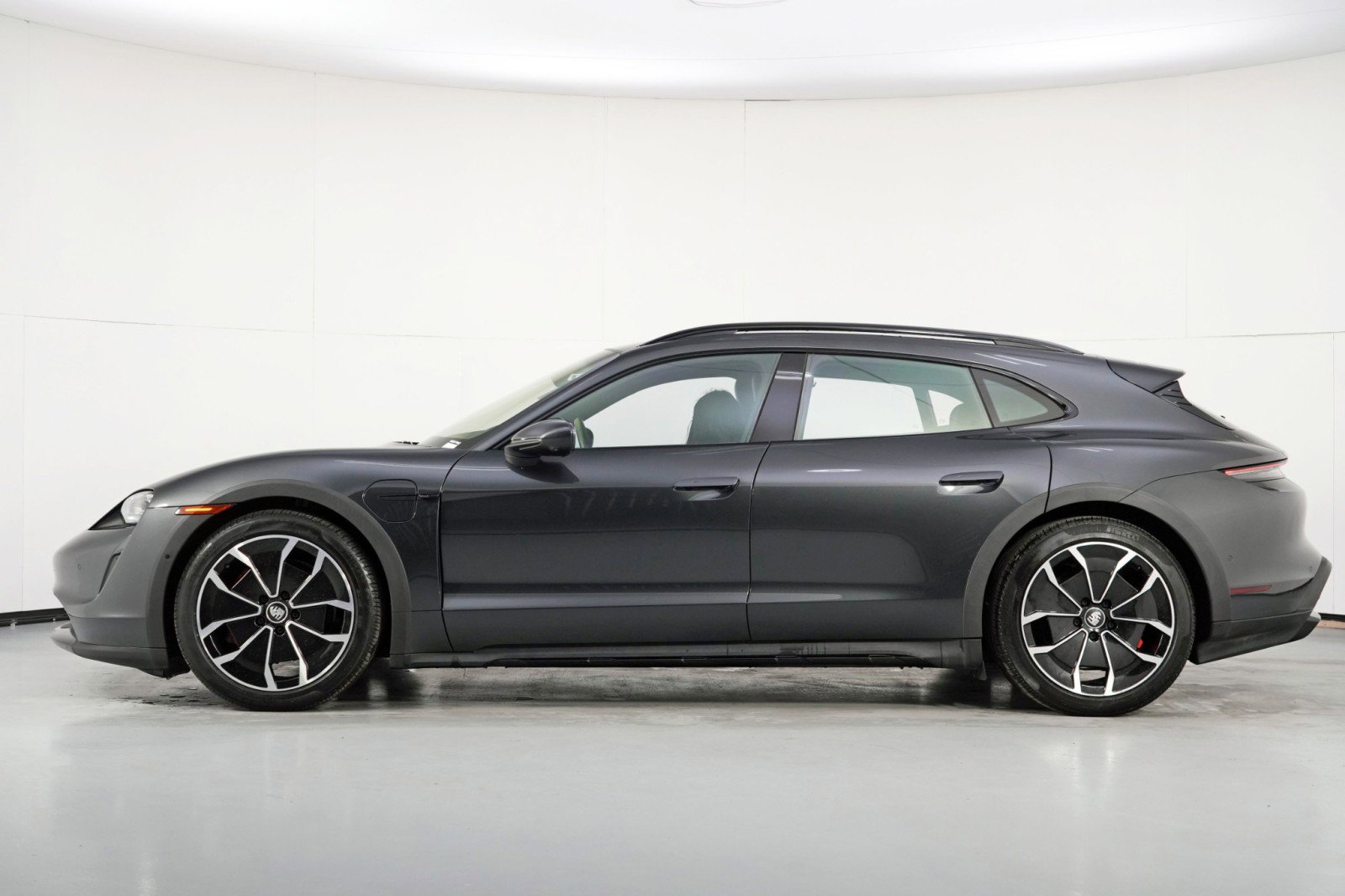 Used 2023 Porsche Taycan 4S w/ Performance Package image 9