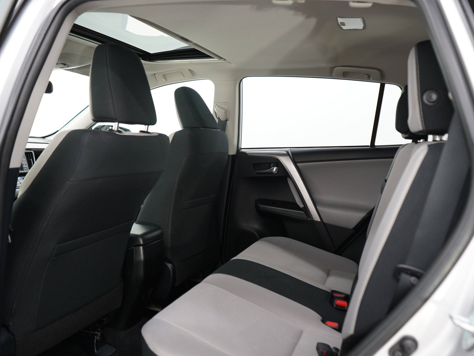 Used 2016 Toyota RAV4 XLE w/ Convenience Package AWD/4WD image 18