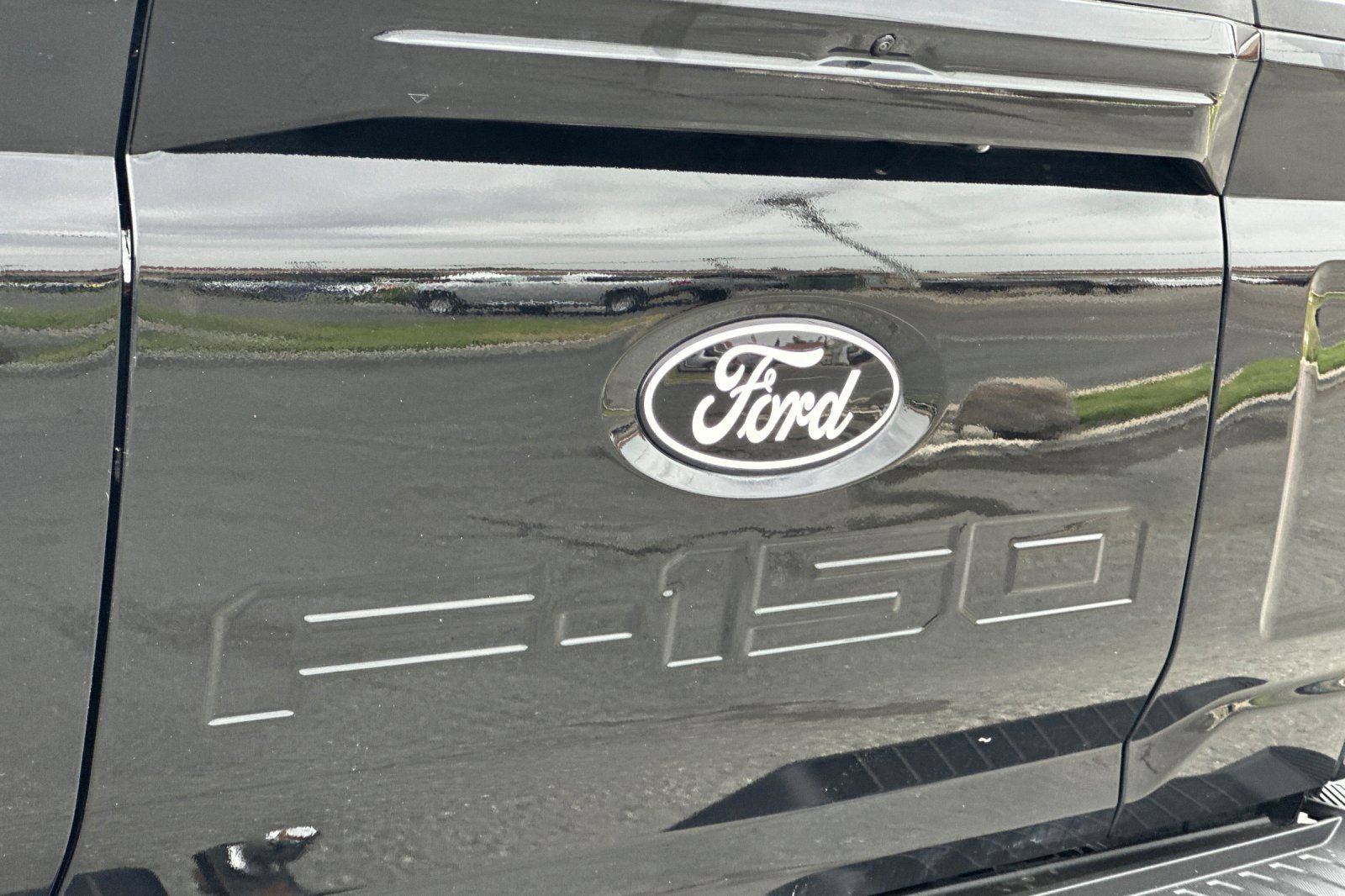 Used 2025 Ford F150 Lariat w/ Equipment Group 502A High AWD/4WD image 24