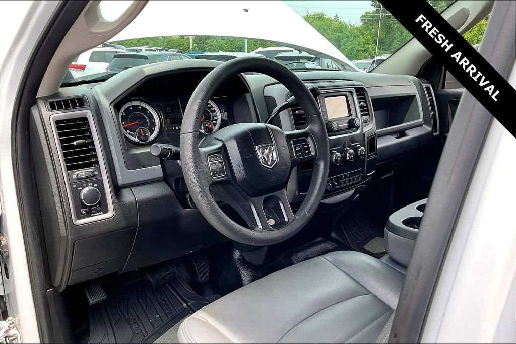 Used 2018 RAM 3500 Tradesman w/ Chrome Appearance Group RWD image 16