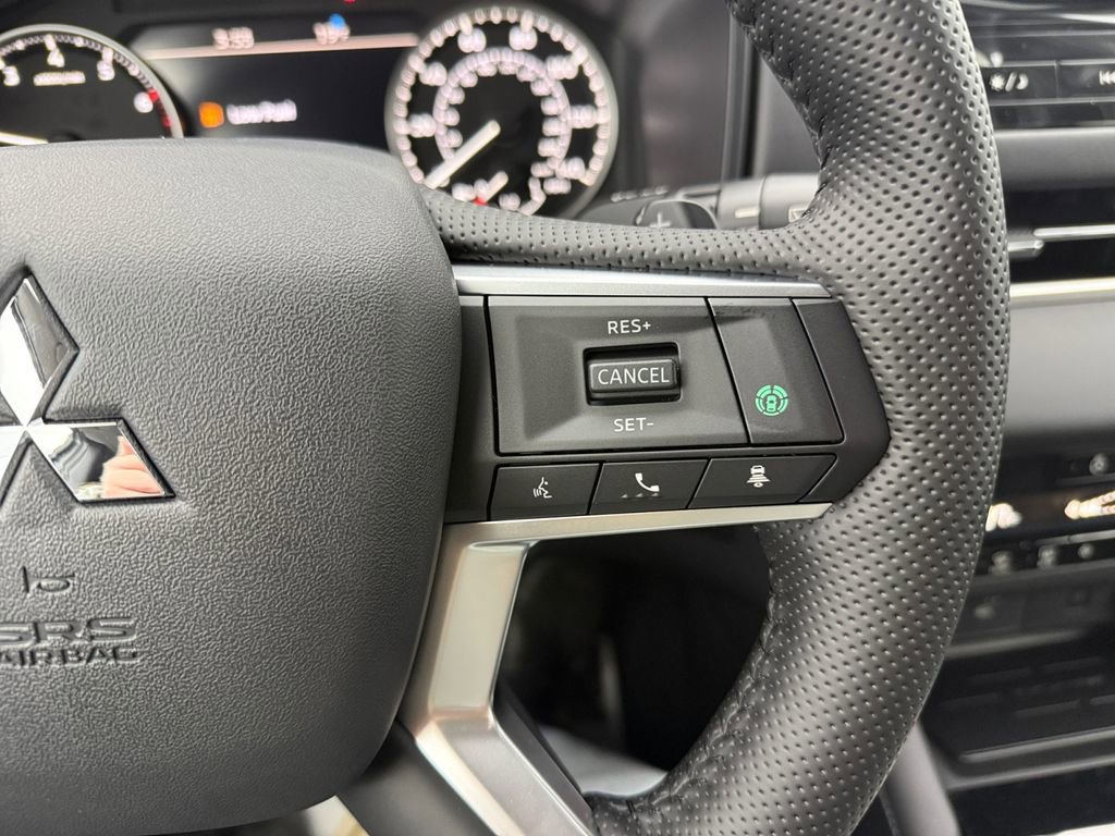 New 2026 Mitsubishi Outlander SE image 34