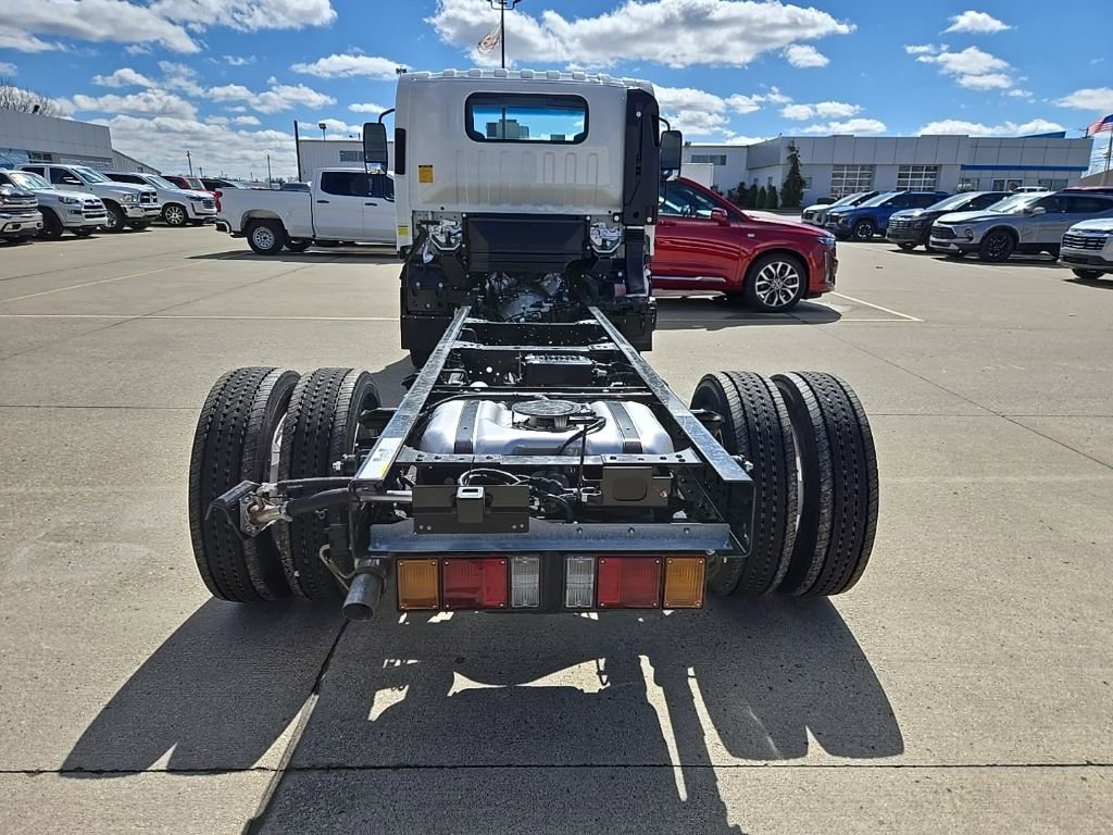 New 2025 Chevrolet Low Cab Forward image 10