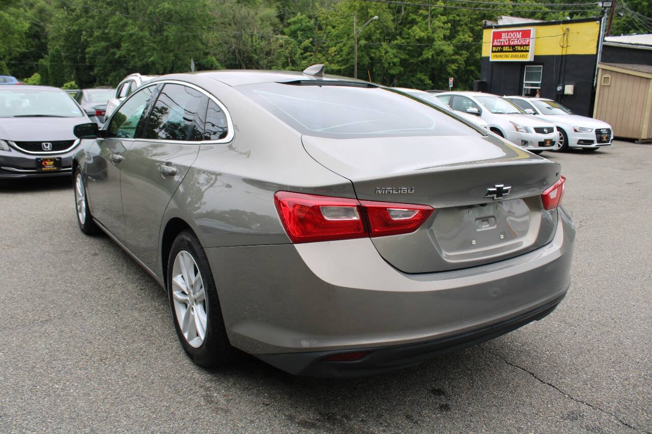 Used 2017 Chevrolet Malibu LT w/ Leather Package FWD image 10