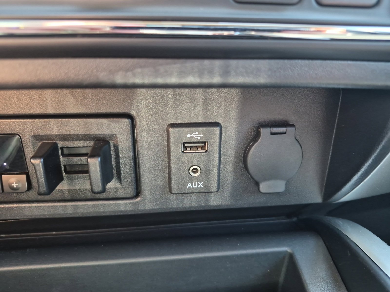 Used 2017 Nissan Titan PRO-4X AWD/4WD image 20