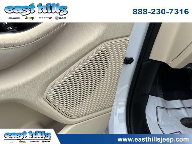 Certified 2023 Jeep Grand Cherokee Limited AWD/4WD image 15