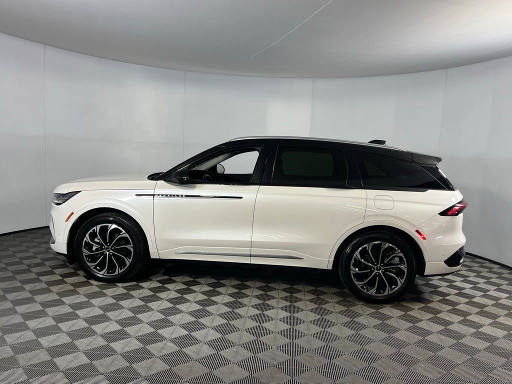 Used 2024 Lincoln Nautilus Reserve image 11