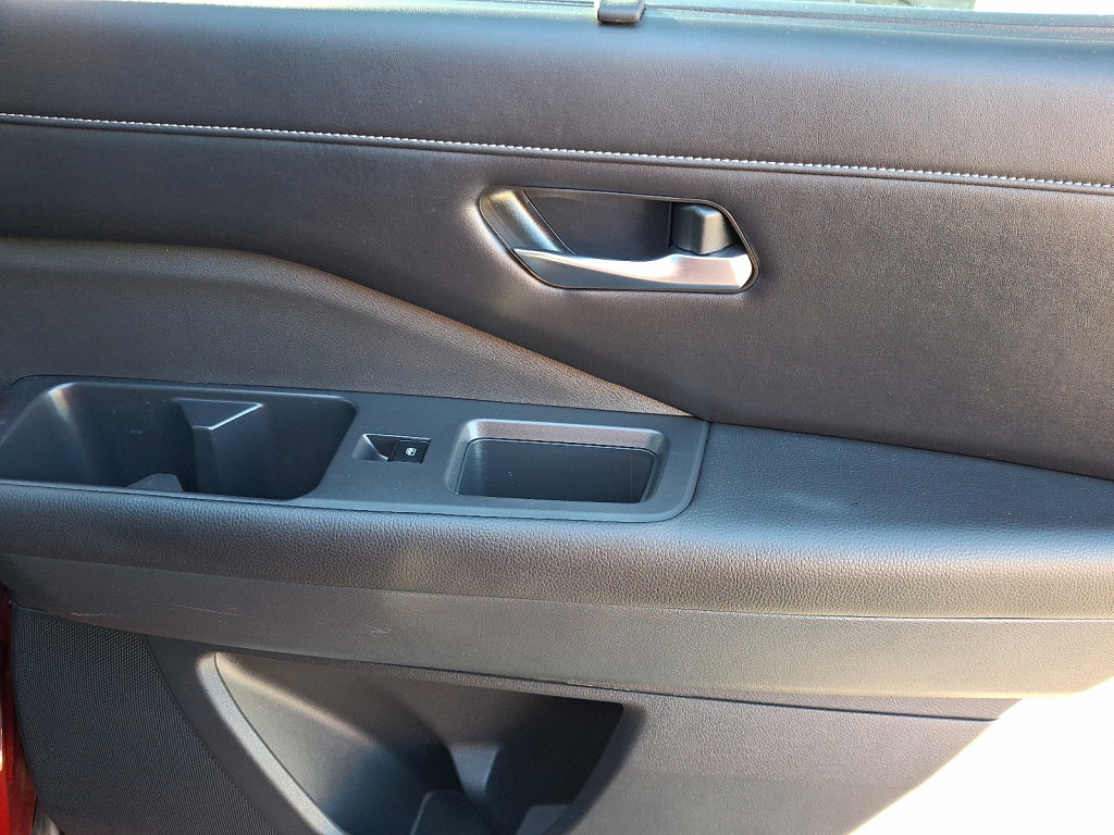 Used 2023 Nissan Pathfinder SL image 14