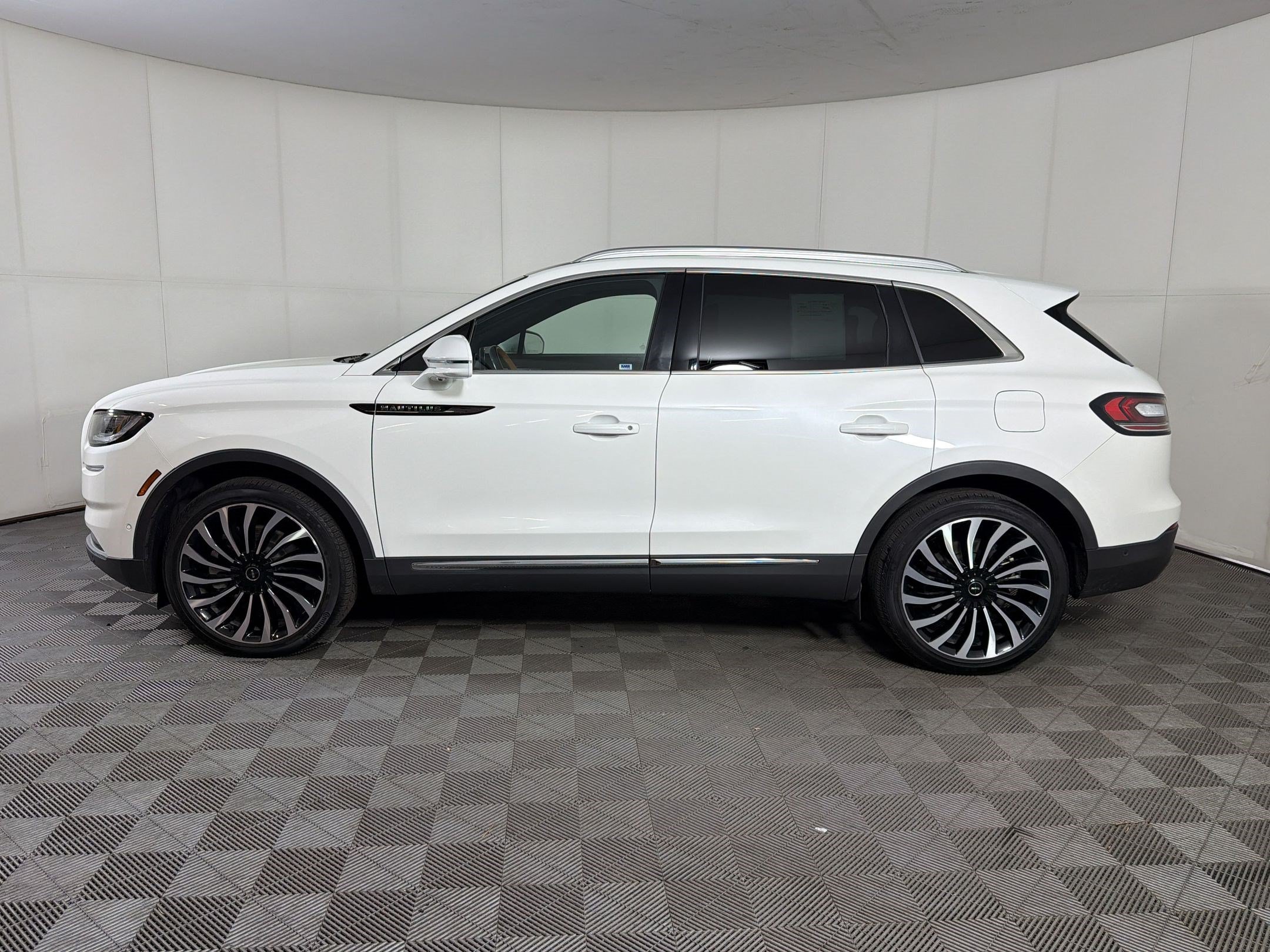 Used 2022 Lincoln Nautilus Black Label w/ Class II Trailer Tow Package AWD/4WD video 2
