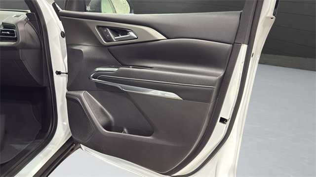 Used 2025 Chevrolet Traverse LT image 34