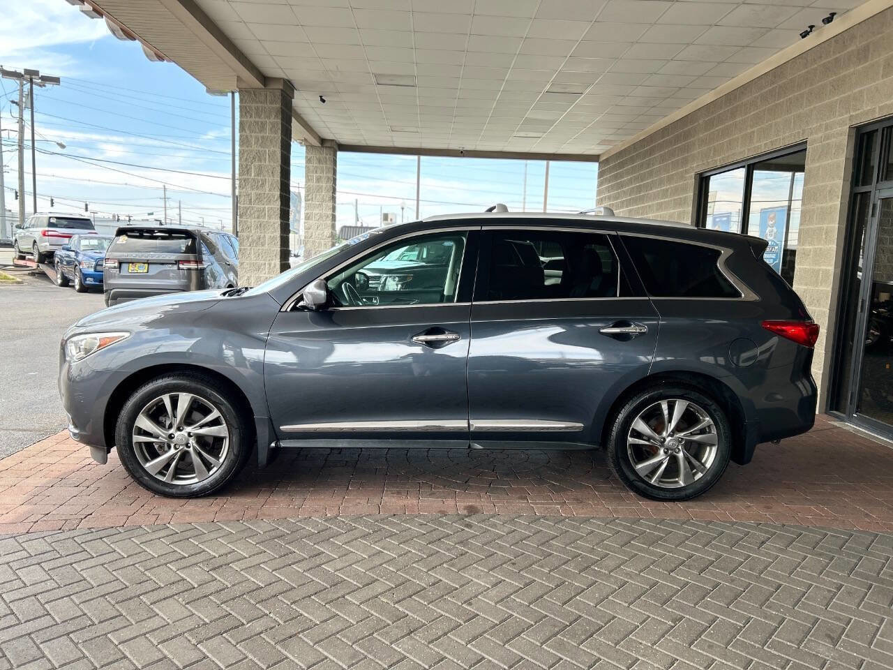 Used 2013 INFINITI JX35 AWD w/ Premium Pkg image 7