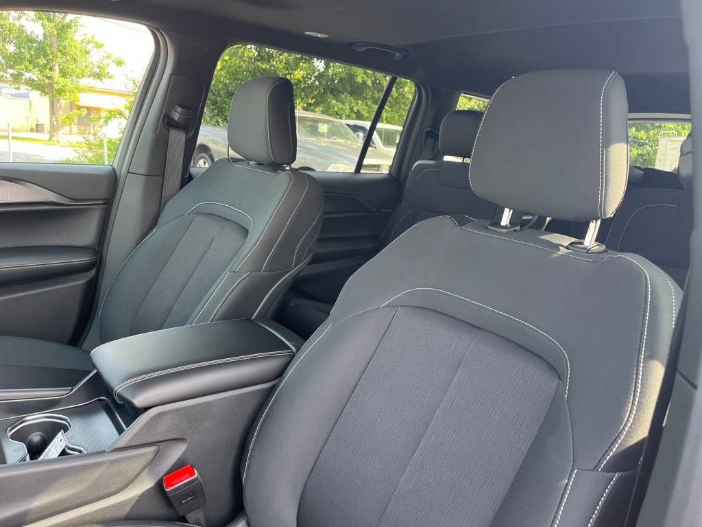 New 2025 Jeep Grand Cherokee L Laredo w/ Luxury Tech Group I image 10