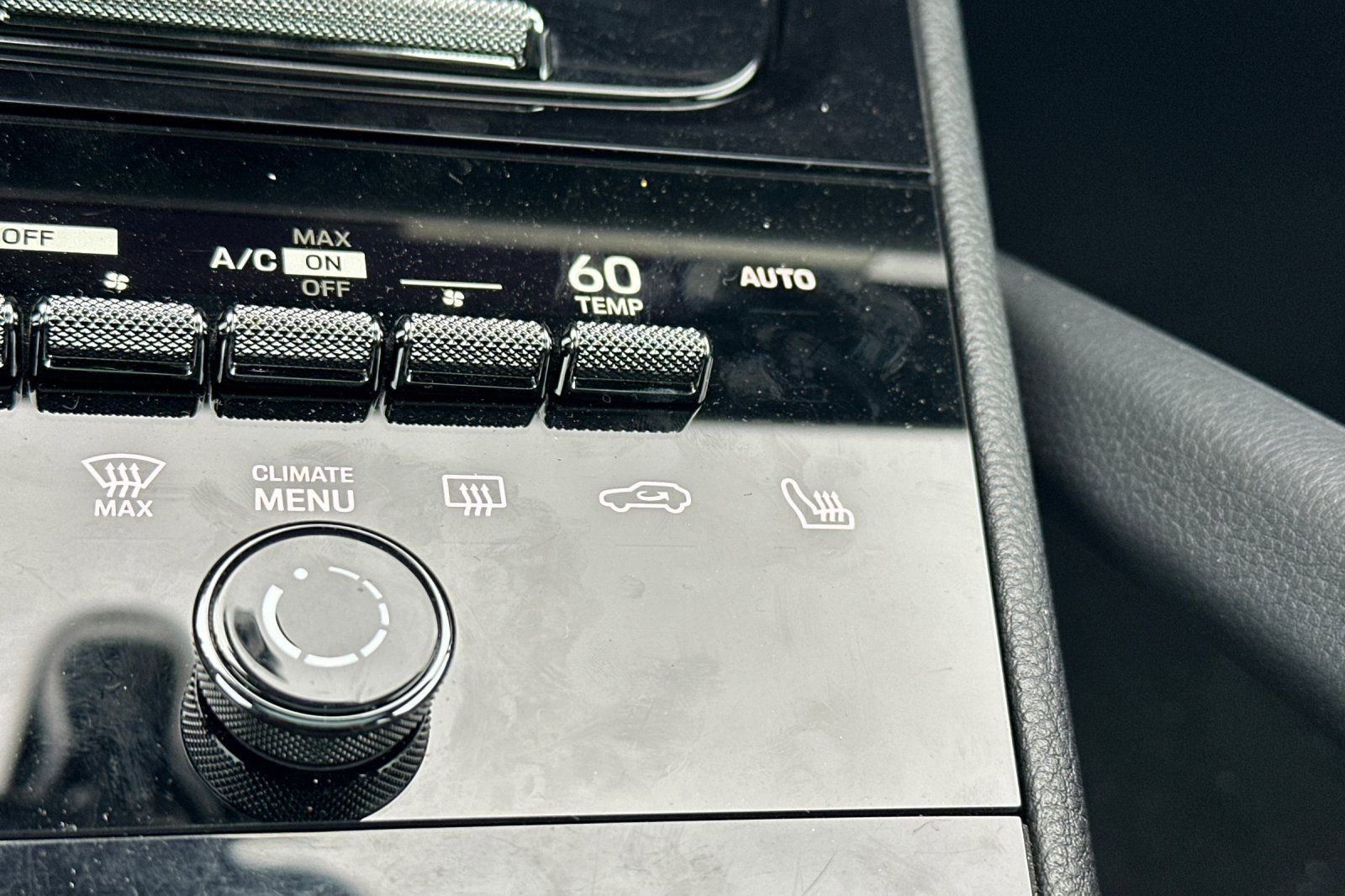 Used 2024 Porsche Cayenne image 30