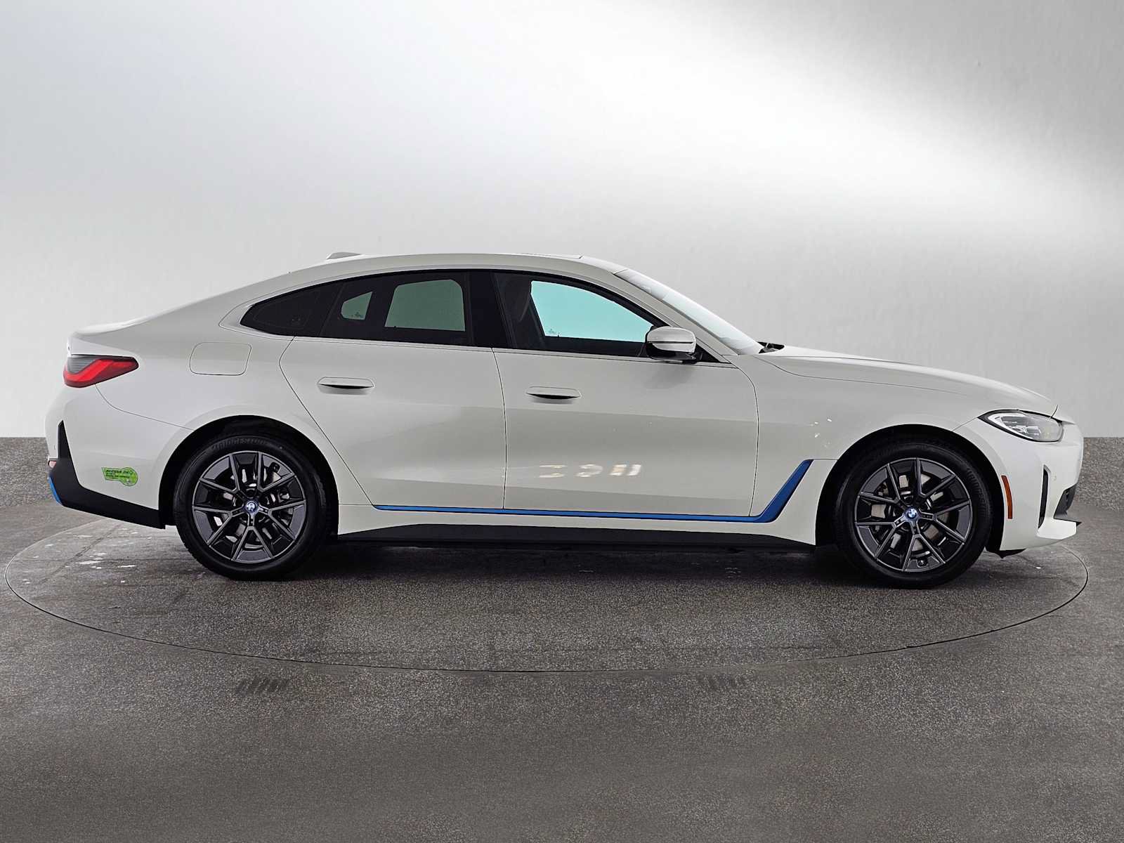 Used 2023 BMW i4 eDrive40 RWD image 2