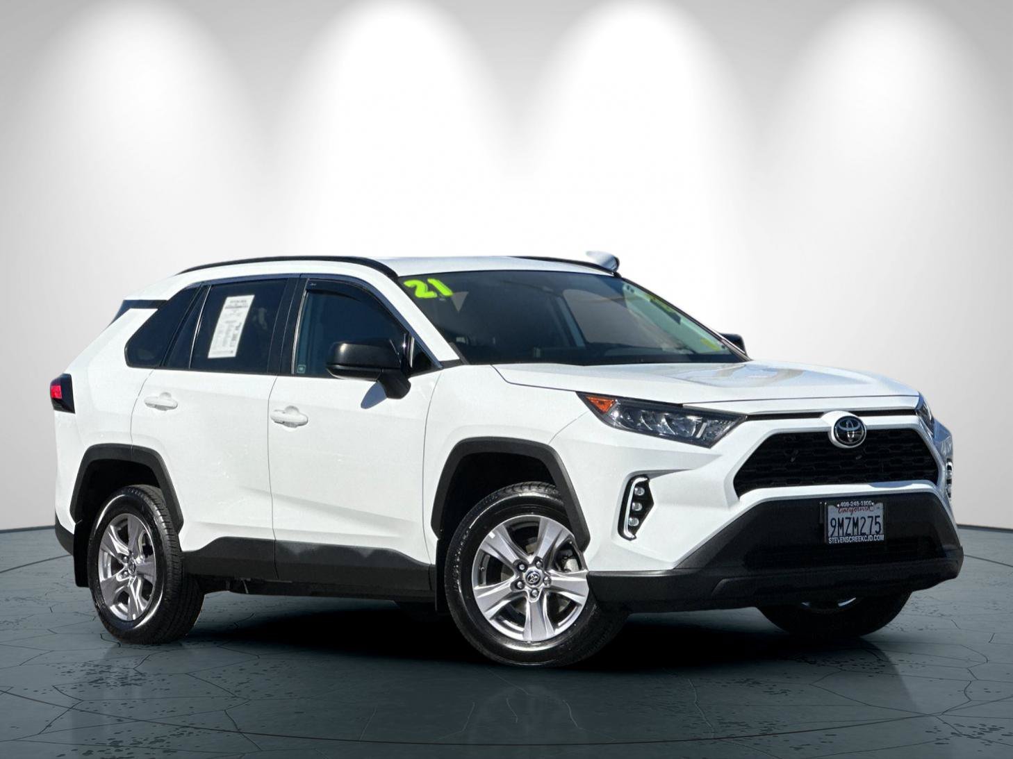 Used 2021 Toyota RAV4 LE FWD image 2