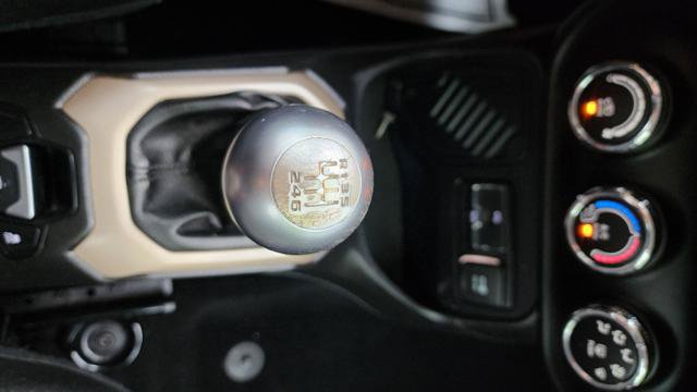 Used 2015 Jeep Renegade Latitude FWD image 19