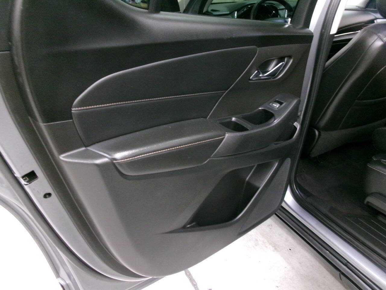 Used 2021 Chevrolet Traverse RS image 24