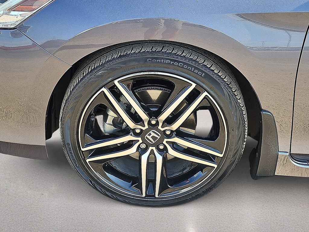 Used 2017 Honda Accord Touring image 13