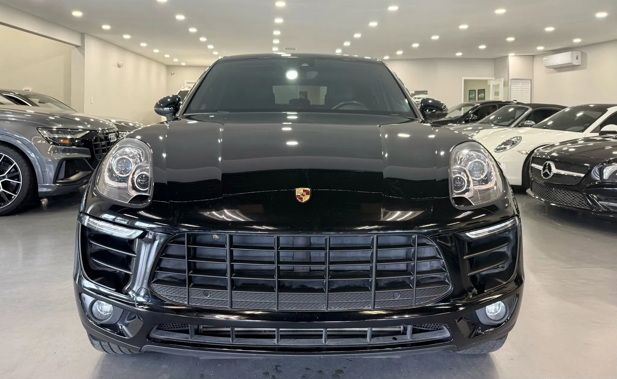 Used 2018 Porsche Macan Sport Edition image 2