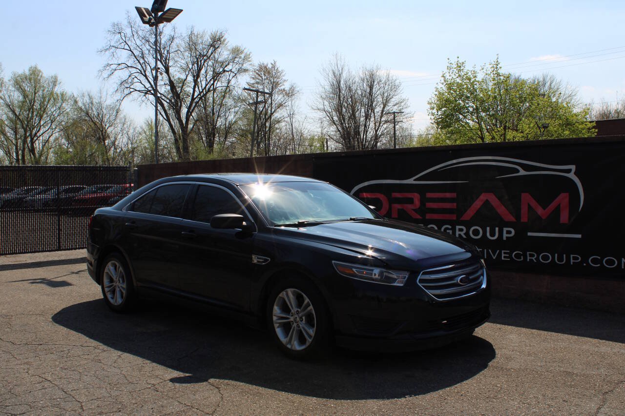 Used 2017 Ford Taurus SE FWD image 4